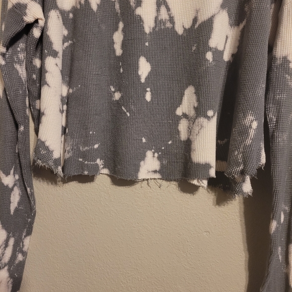 Hashttag in Trend Bleach Wash Long Sleeve Top - Picture 3 of 8